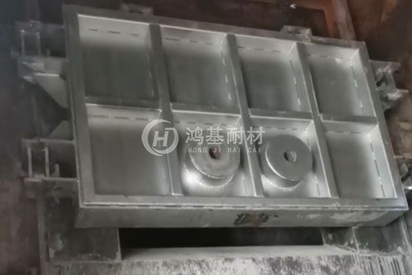 湖北某鋁業(yè)熔鋁爐爐門修補(bǔ)項目